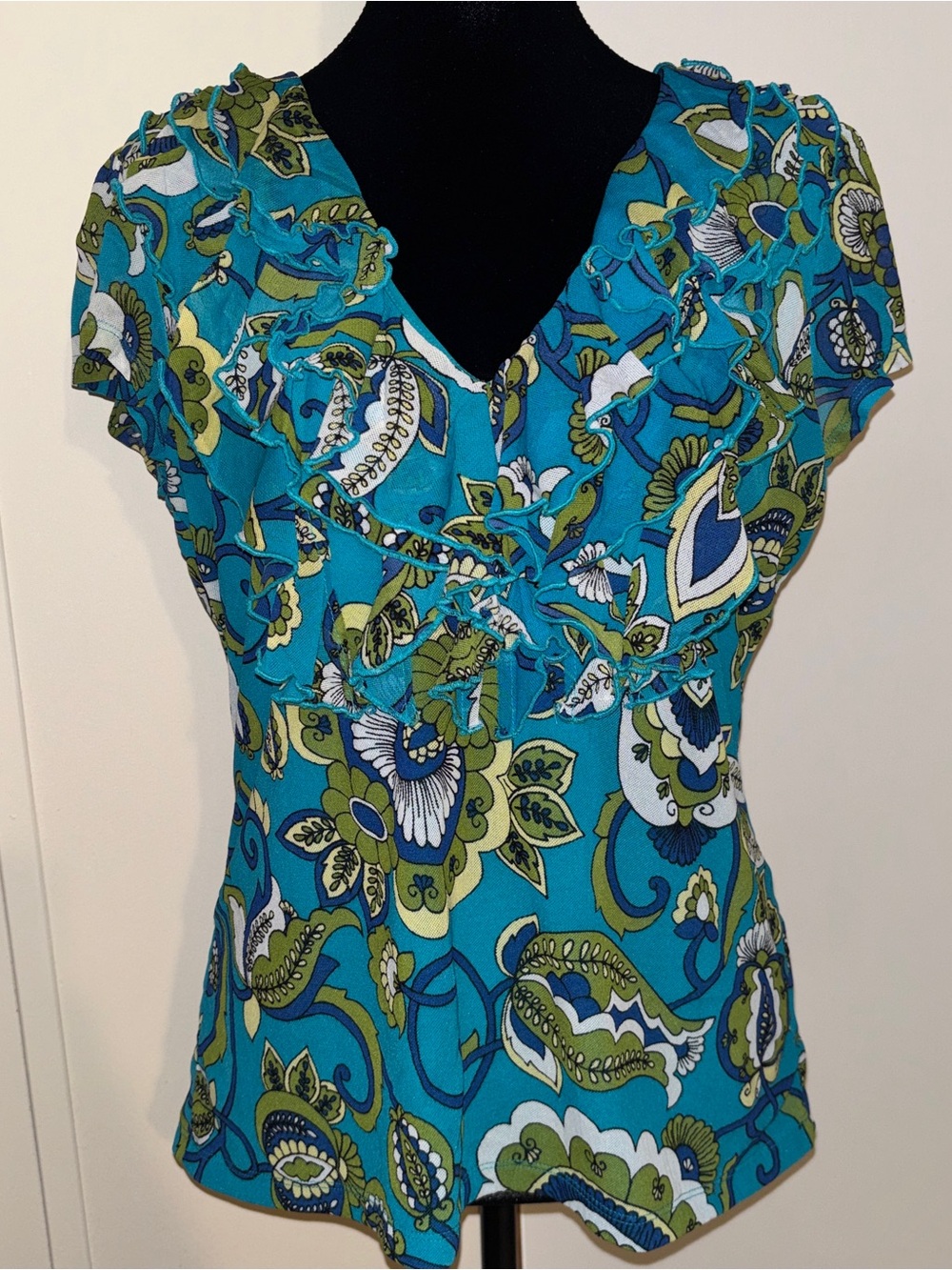 East 5th Teal Green Floral Ruffle V-Neck Blouse Size Medium Y2K Ruffles Summer